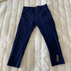 Lorna Jane pants size small blue cropped